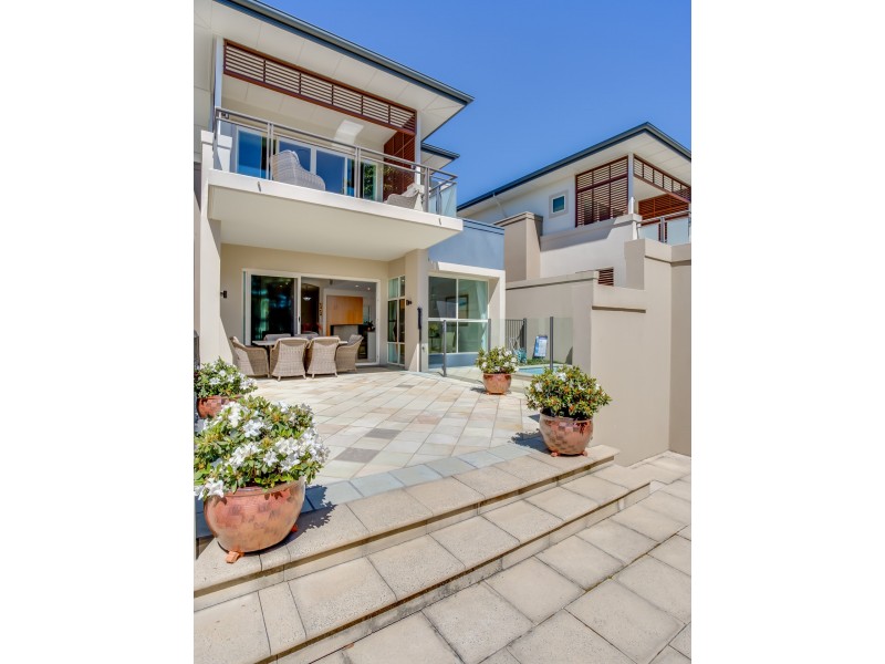 702 Glades Drive, Robina QLD 4226