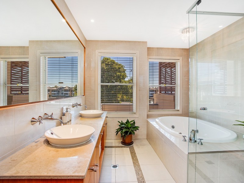 702 Glades Drive, Robina QLD 4226