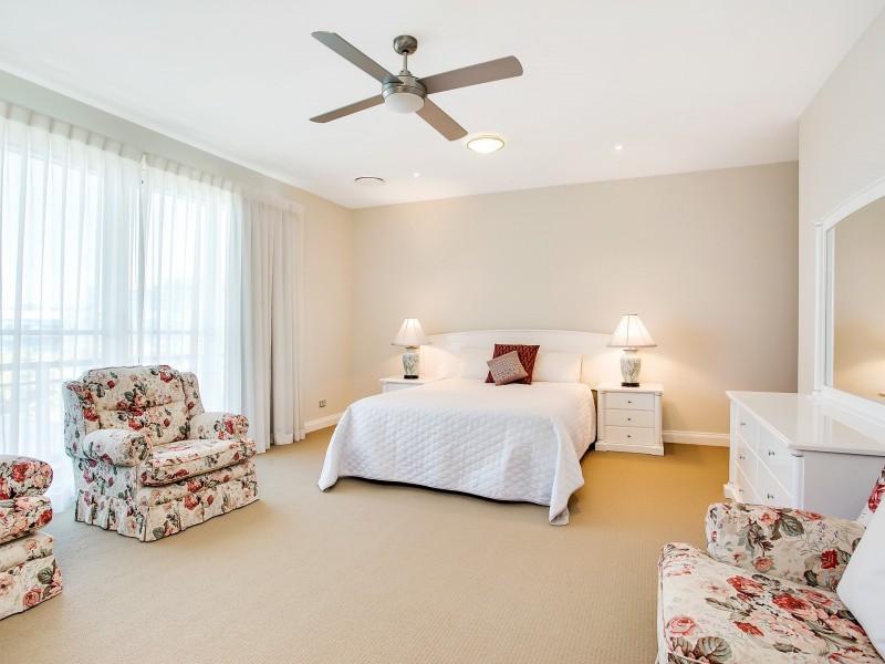 702 Glades Drive, Robina QLD 4226