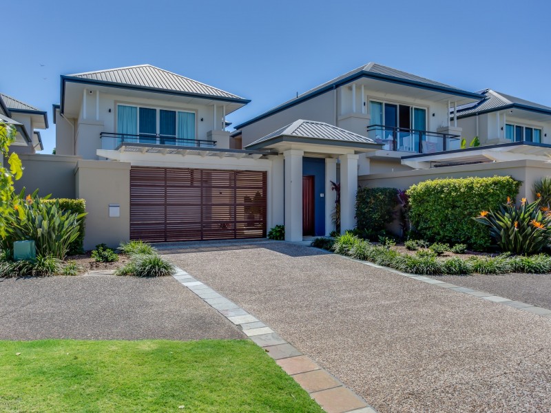 702 Glades Drive, Robina QLD 4226