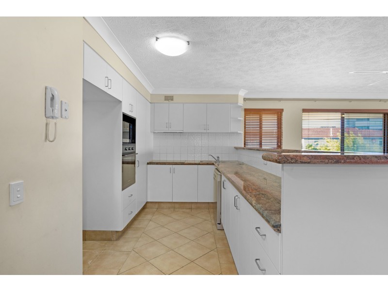 10/274 Marine Parade, Labrador QLD 4215