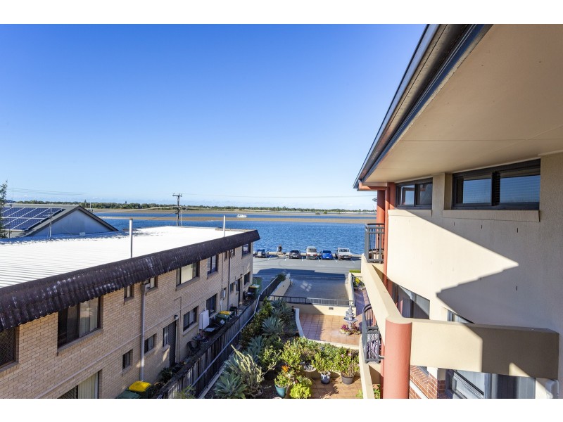 10/274 Marine Parade, Labrador QLD 4215