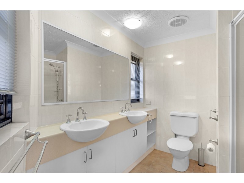 10/274 Marine Parade, Labrador QLD 4215