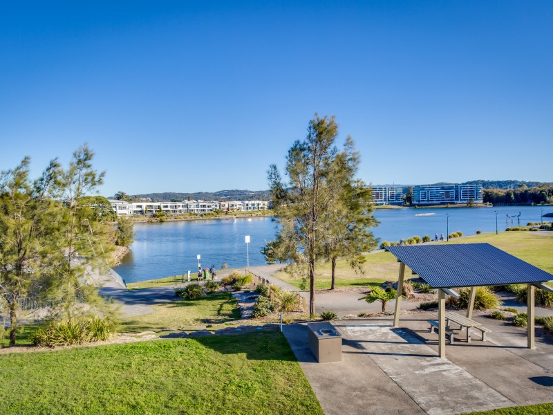 20/1 Lakefront Crescent, Varsity Lakes QLD 4227