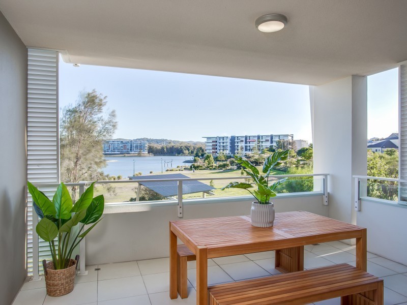 20/1 Lakefront Crescent, Varsity Lakes QLD 4227