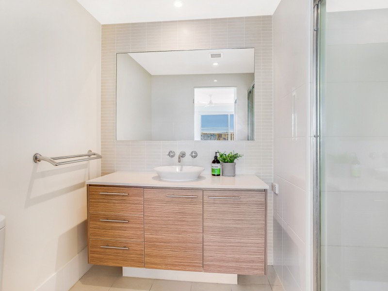 20/1 Lakefront Crescent, Varsity Lakes QLD 4227