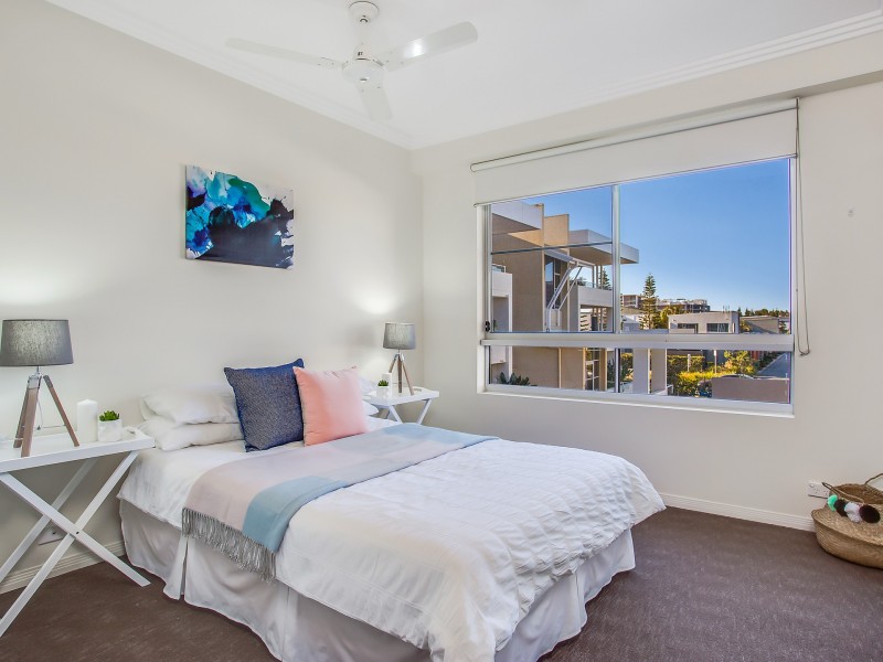 20/1 Lakefront Crescent, Varsity Lakes QLD 4227