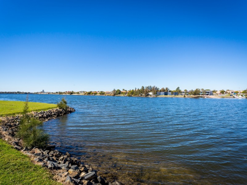 20/1 Lakefront Crescent, Varsity Lakes QLD 4227