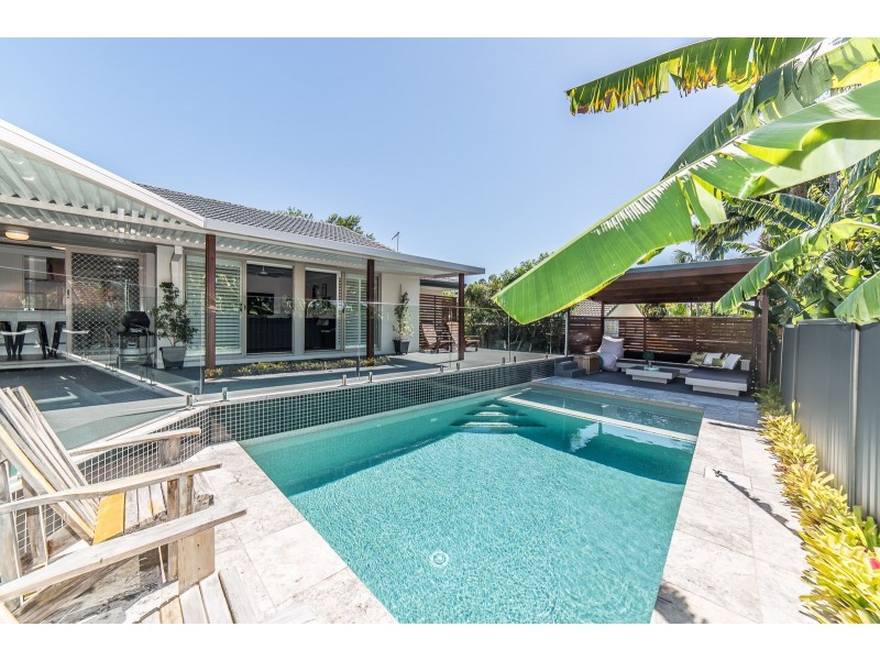 4 Beauty Point Drive, Robina QLD 4226