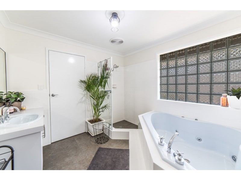 4 Beauty Point Drive, Robina QLD 4226