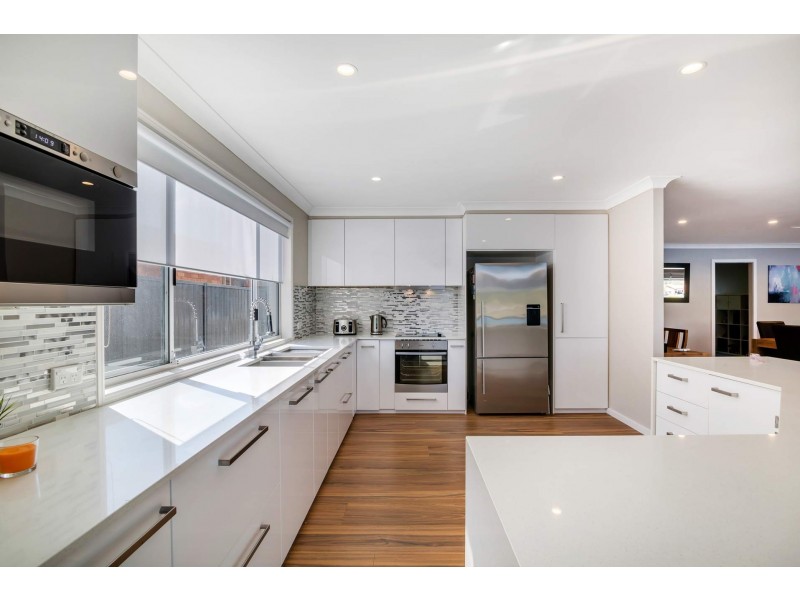 25 Angelica Street, Elanora QLD 4221