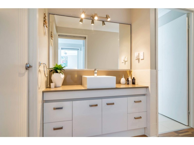 25 Angelica Street, Elanora QLD 4221