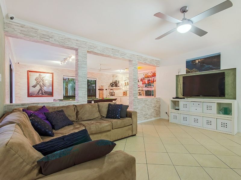 13 Greenbank Circuit, Carrara QLD 4211