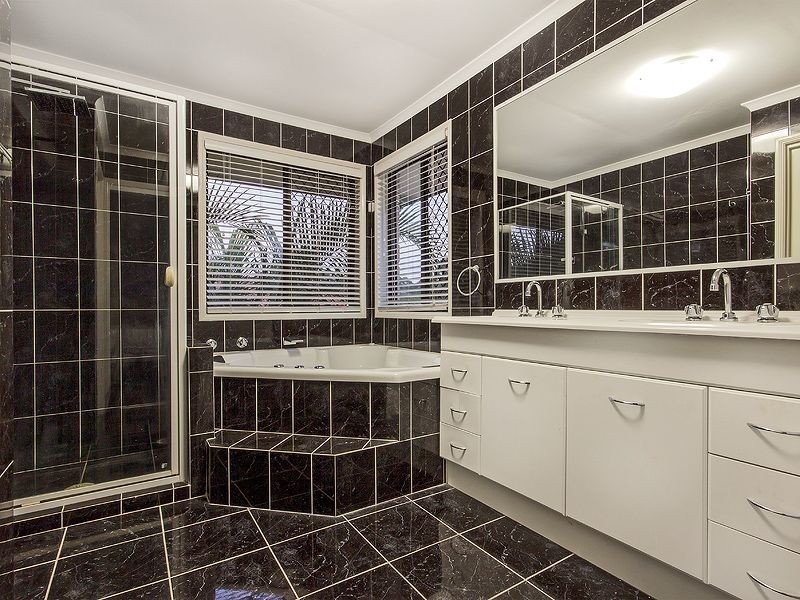 13 Greenbank Circuit, Carrara QLD 4211