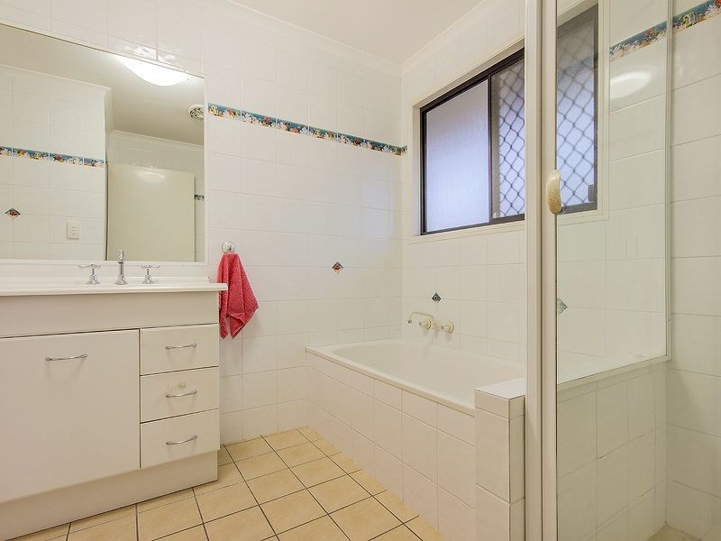 13 Greenbank Circuit, Carrara QLD 4211