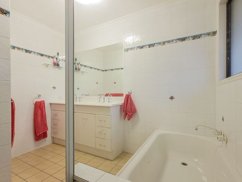 13 Greenbank Circuit, Carrara QLD 4211