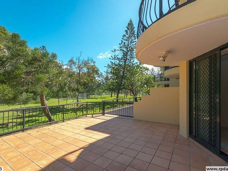 3/2 Fraser Avenue, Miami QLD 4220