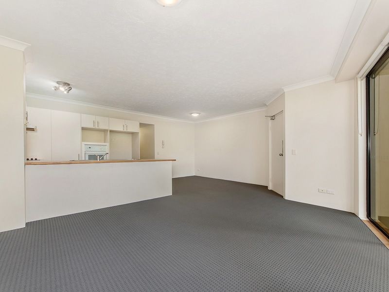 3/2 Fraser Avenue, Miami QLD 4220