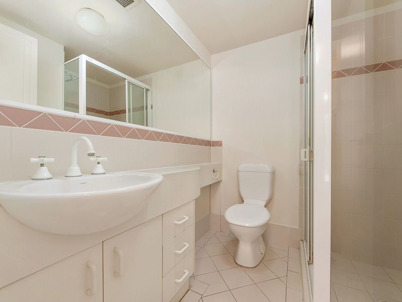 3/2 Fraser Avenue, Miami QLD 4220