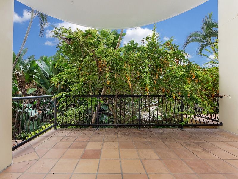 3/2 Fraser Avenue, Miami QLD 4220