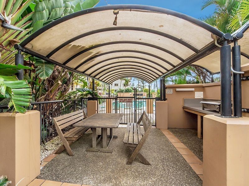 3/2 Fraser Avenue, Miami QLD 4220