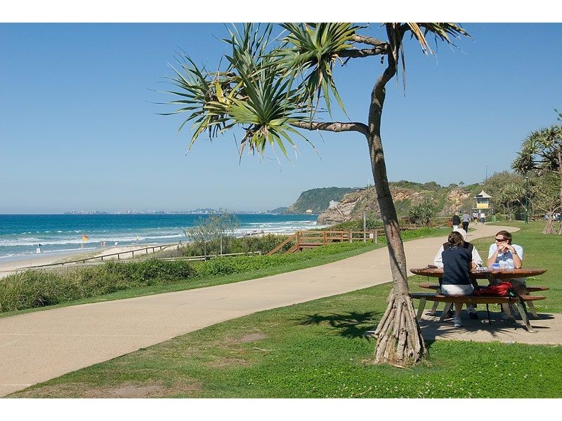 3/2 Fraser Avenue, Miami QLD 4220