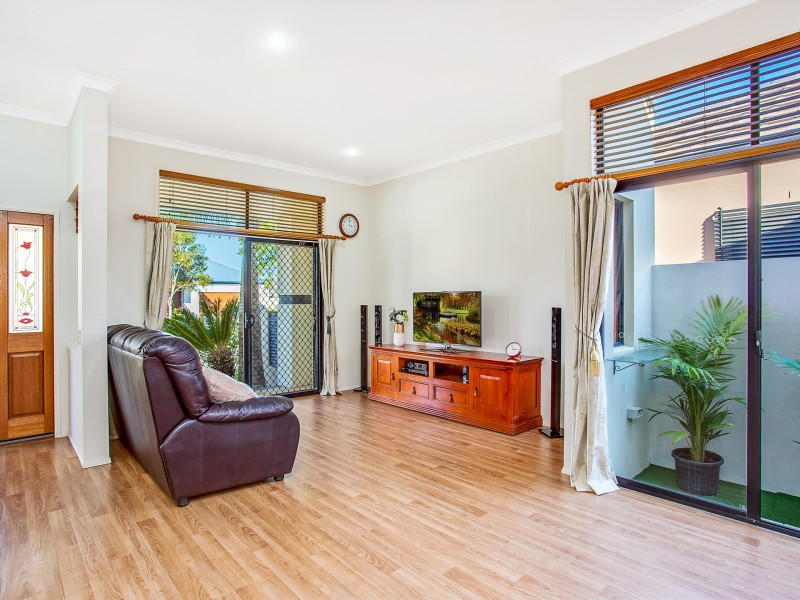 37 North Shore Avenue, Varsity Lakes QLD 4227