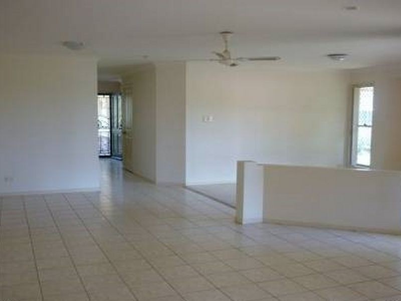 8 Hall Court, Mudgeeraba QLD 4213