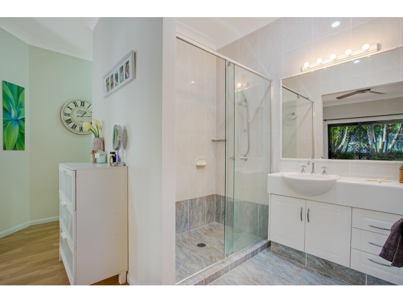 22 Ranier Crescent, Varsity Lakes QLD 4227