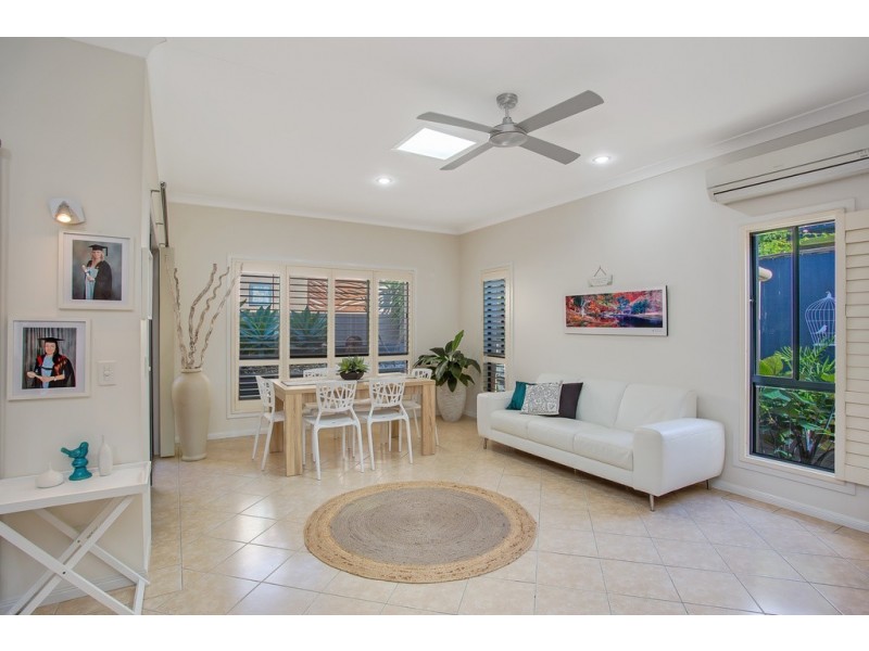 22 Ranier Crescent, Varsity Lakes QLD 4227