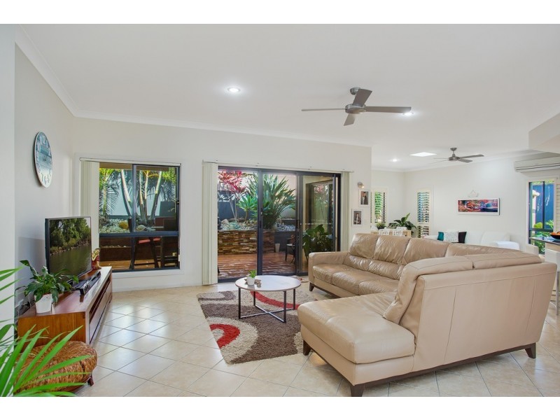 22 Ranier Crescent, Varsity Lakes QLD 4227