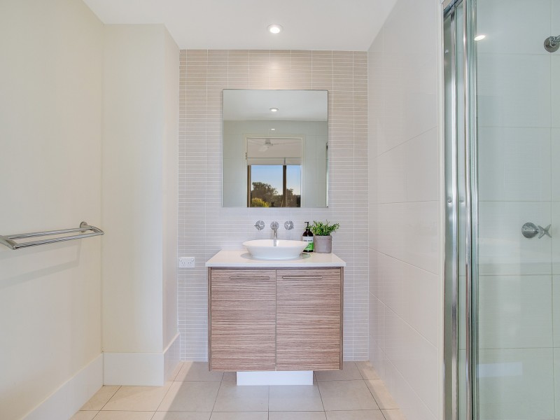 24/1 Lakefront Crescent, Varsity Lakes QLD 4227