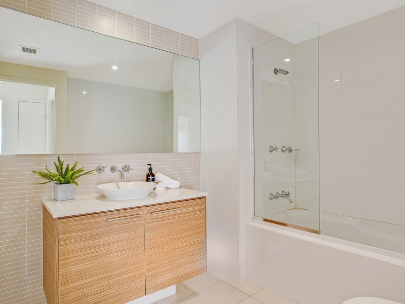 24/1 Lakefront Crescent, Varsity Lakes QLD 4227