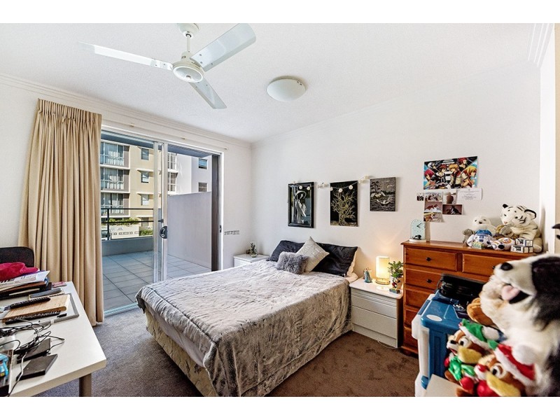 13/253 Varsity Parade, Varsity Lakes QLD 4227