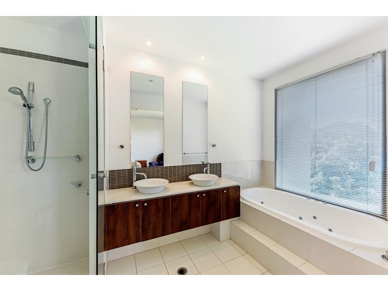 2/11 Cezaire Avenue, Varsity Lakes QLD 4227