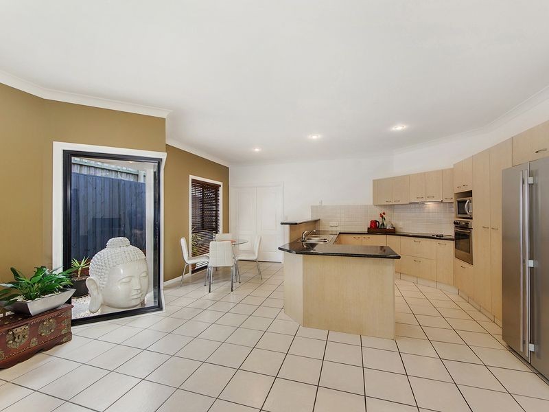 8 Tahoe Place, Varsity Lakes QLD 4227