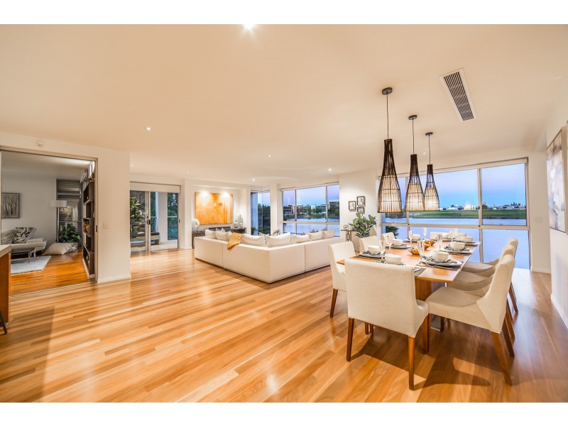 Villa 2/255 Varsity Parade, Varsity Lakes QLD 4227