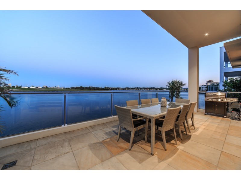 Villa 2/255 Varsity Parade, Varsity Lakes QLD 4227