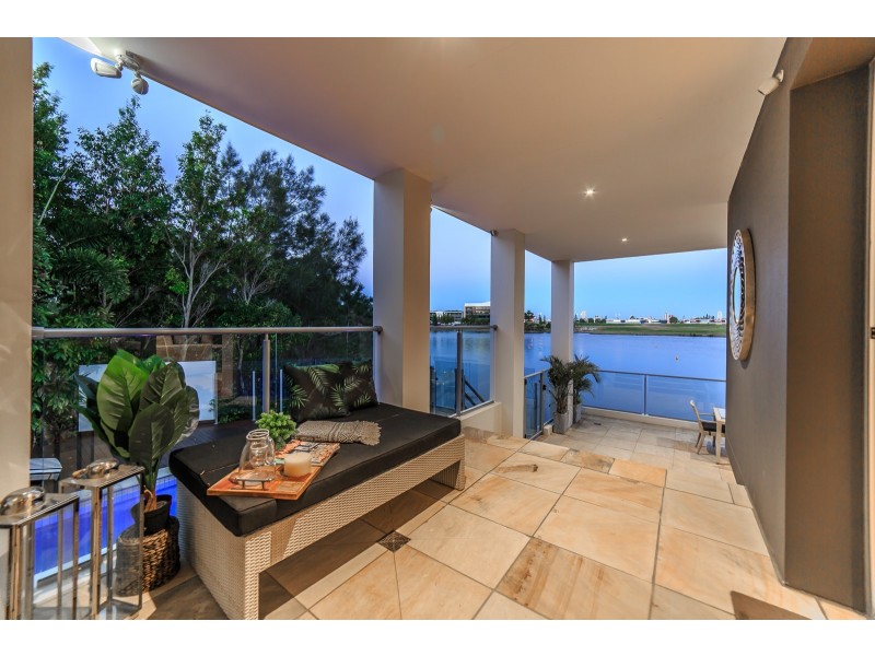 Villa 2/255 Varsity Parade, Varsity Lakes QLD 4227