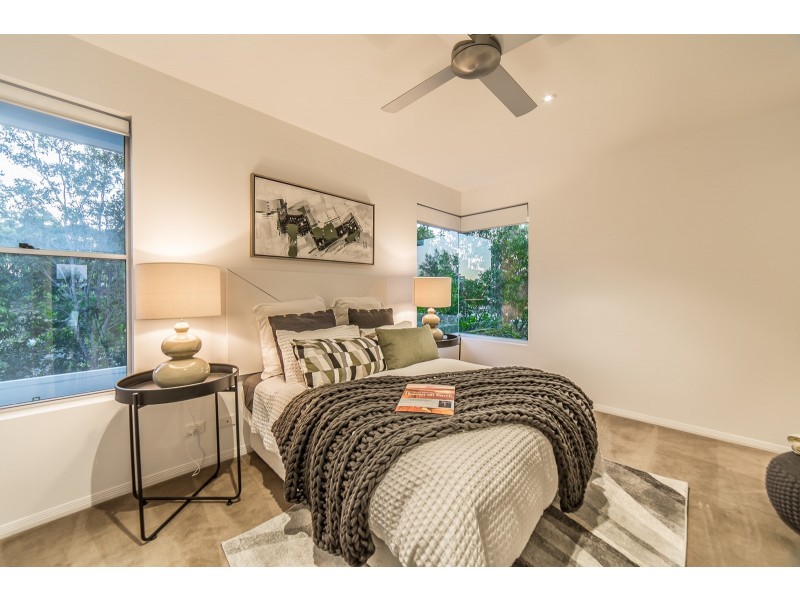 Villa 2/255 Varsity Parade, Varsity Lakes QLD 4227