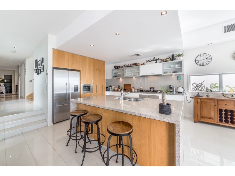 4 River Links Boulevard East, Helensvale QLD 4212