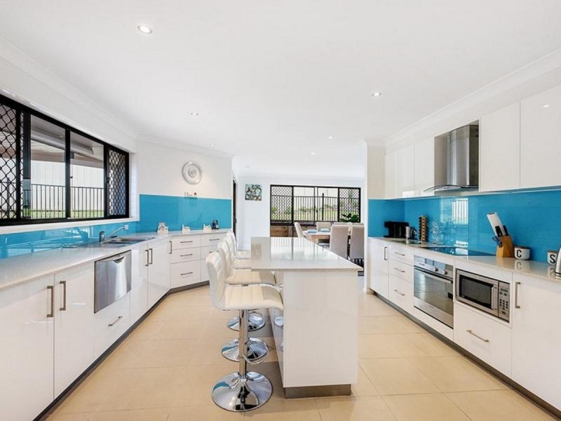 16 Vaucluse Place, Robina QLD 4226