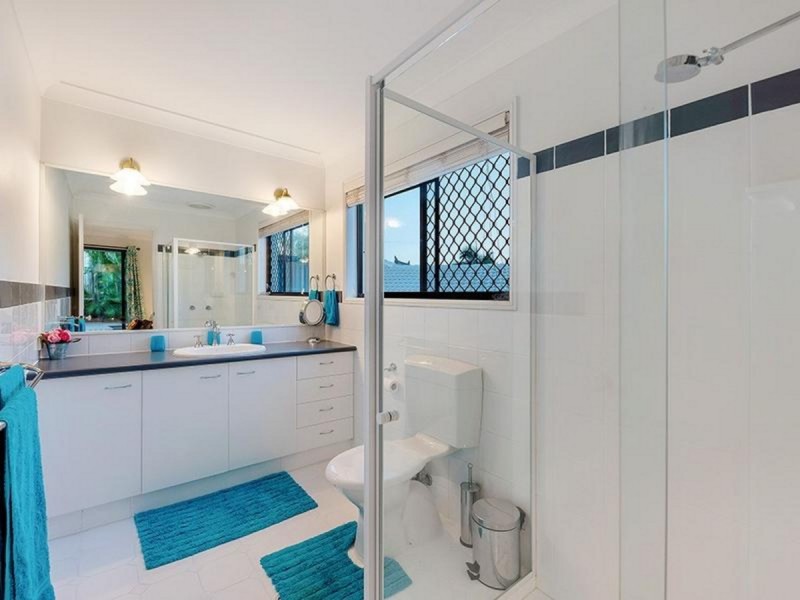 16 Vaucluse Place, Robina QLD 4226