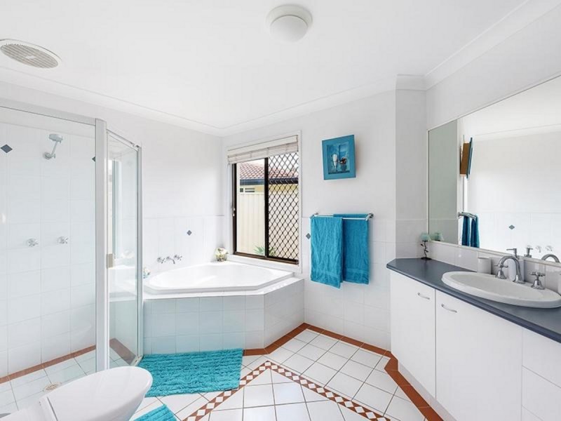 16 Vaucluse Place, Robina QLD 4226