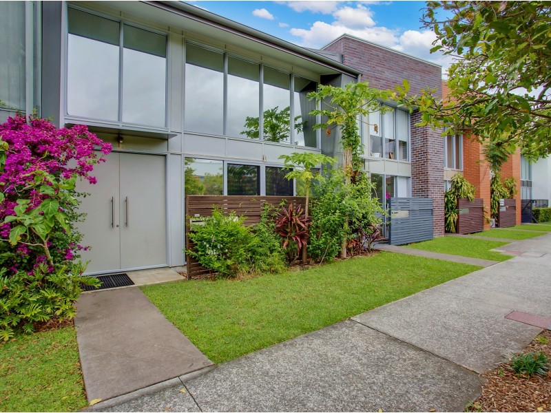 123 Varsity Parade, Varsity Lakes QLD 4227