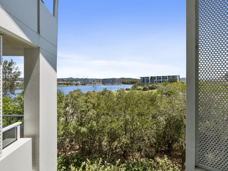 22/1 Lakefront Crescent, Varsity Lakes QLD 4227