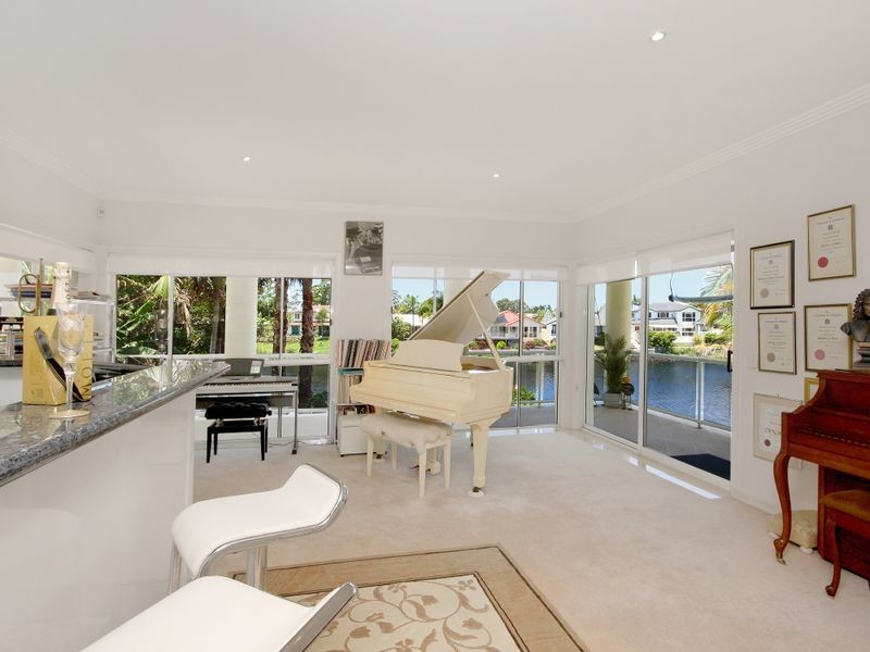 5 Malanda Place, Robina QLD 4226
