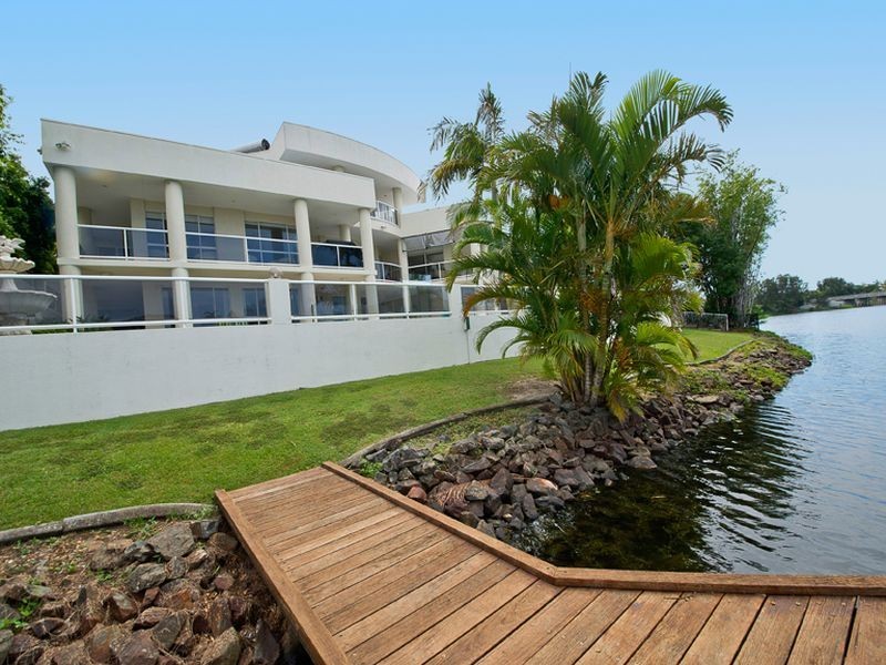 5 Malanda Place, Robina QLD 4226