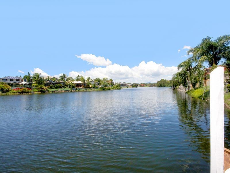 5 Malanda Place, Robina QLD 4226
