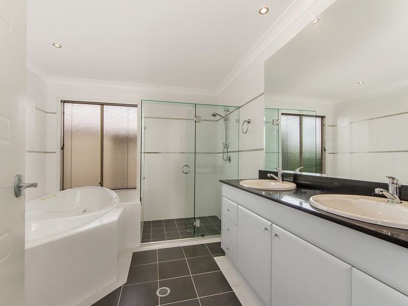 8 Gilgandra Close, Reedy Creek QLD 4227